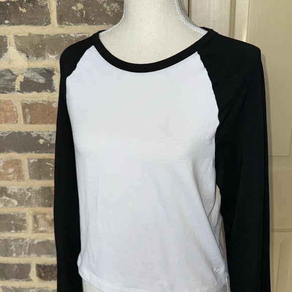 PINK Victoria's Secret Black White Ragland Long Sleeve Cropped Top T-Shirt Sz XL - Picture 4 of 11